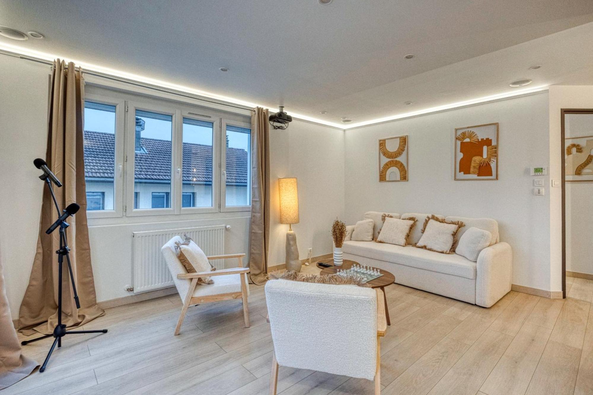 La Villa - Piscine / Karaoke / Jeux Fontaine  ภายนอก รูปภาพ