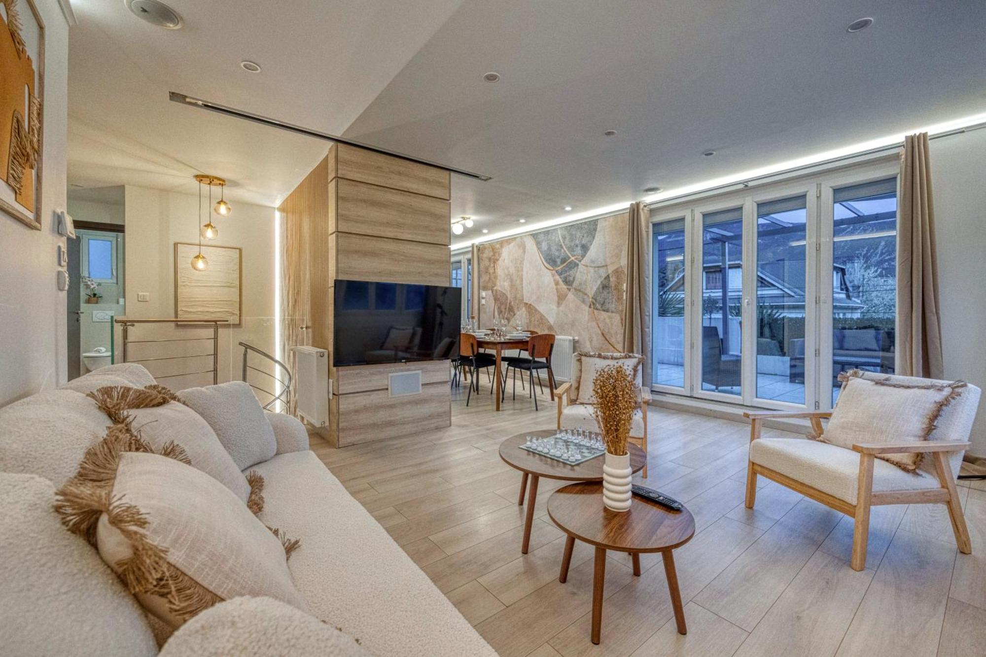 La Villa - Piscine / Karaoke / Jeux Fontaine  ภายนอก รูปภาพ