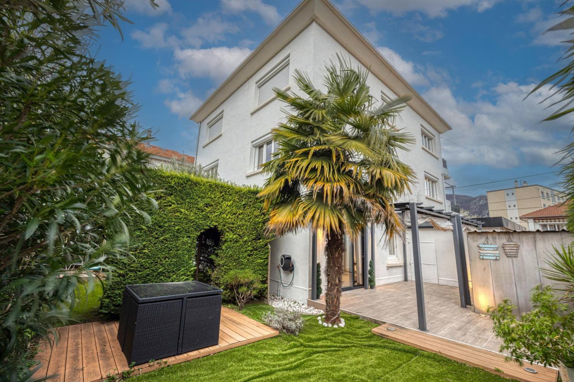 La Villa - Piscine / Karaoke / Jeux Fontaine  ภายนอก รูปภาพ